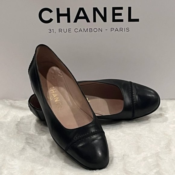 Vintage CHANEL Black Leather Cap Toe Flats - Picture 1 of 16